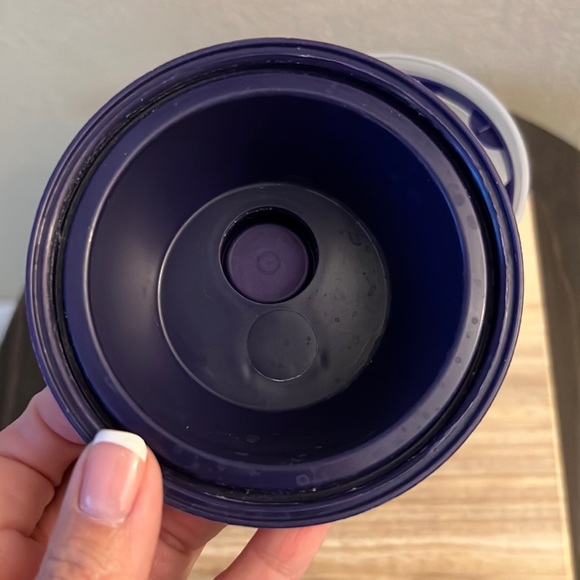 ❤️3/$25 Tupperware Shake Tumbler Purple Lid Make Shakes, Gravy, Salad Dressing - Picture 6 of 9